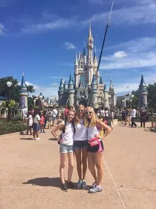 2016 | Students in front of castle