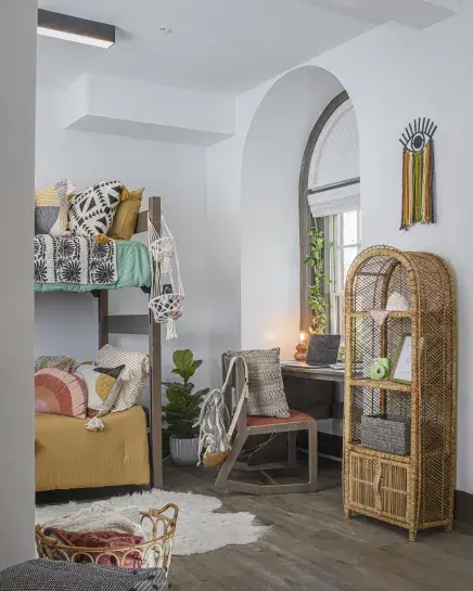 Ponce staged room