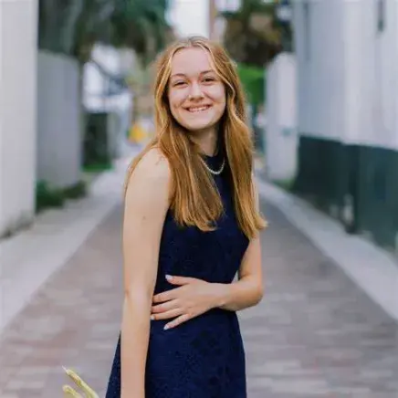 Lilly Dietz posing