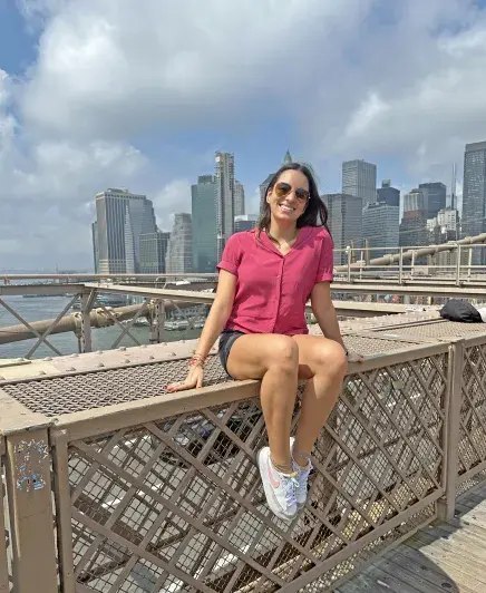 Fernanda sitting on NYC bride posing