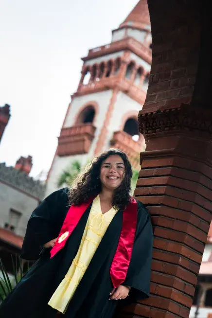 Mia Melendez leaning up against a column of the Ponce