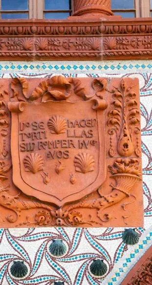 Wall detail on the front of the Ponce Hall