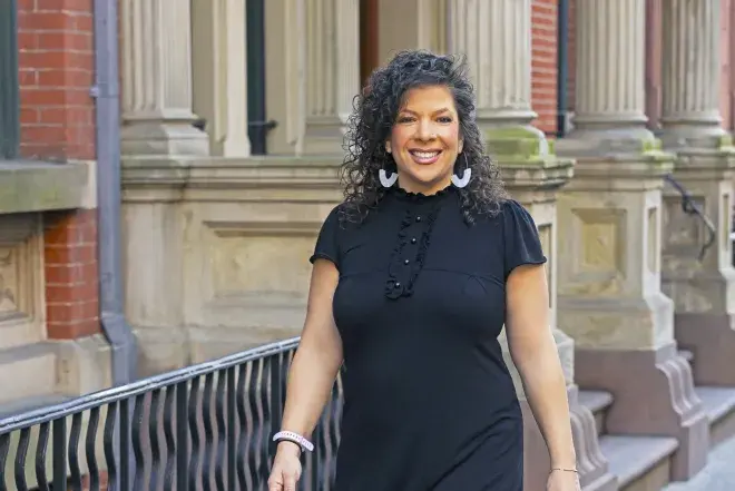 Cassandra Schaffa walking on the NYC sidewalk