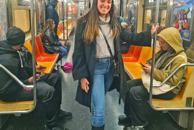 Fernanda Bascope subway photo