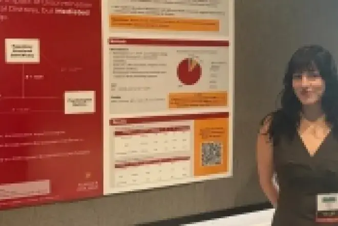 Student Shelby Kushner showing presentation