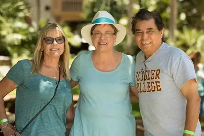 Photo of alumni together