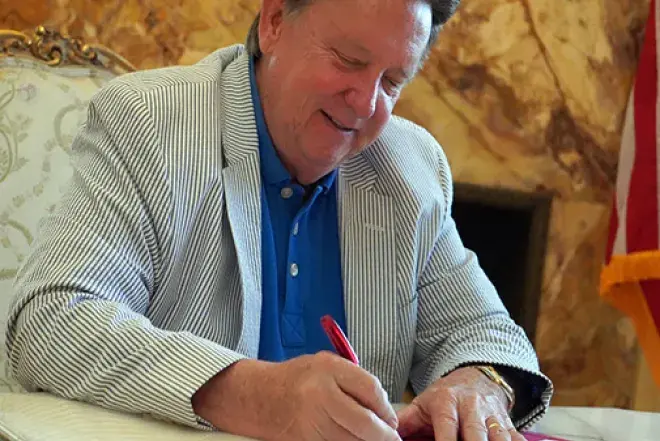 President John Delaney signing MOU 