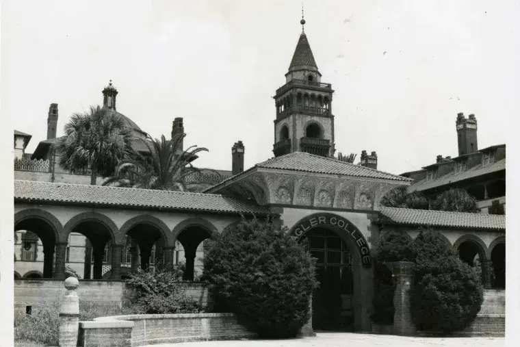 An archival photo of the Flagler College front gate prior to the installation of the Henry Flagler statue
