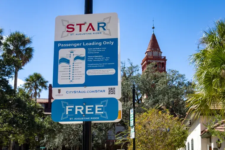 Picture of the STAR Circulator pickup location near Flagler College