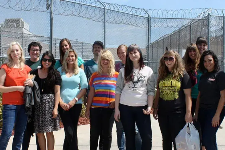 Image of students and art professor Leslee Robison working in the local prison with youth offenders. 