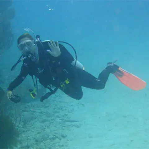 Terri Seron scuba diving