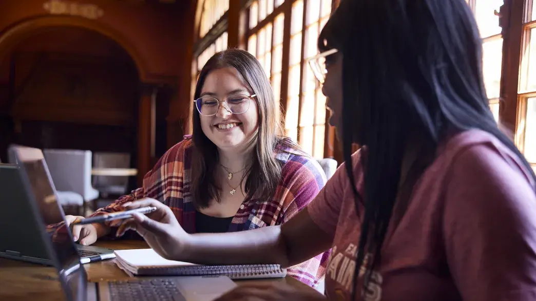 Students working on their resume