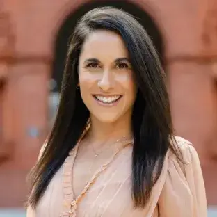 Photo of Lauren DeFalco
