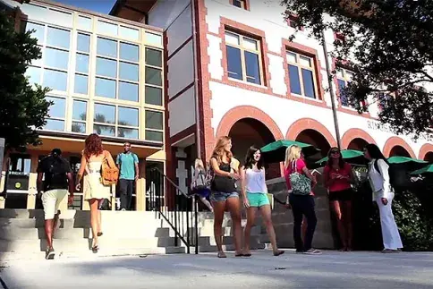 Students walking in and out of the Ringhaver Student Center