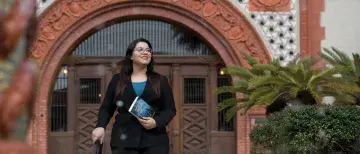 Sana Mohtasebzada walking through the courtyard of Ponce
