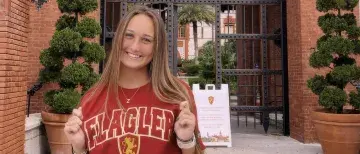 Zoe Zinnie standing in front of the Flagler main entrance