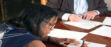 Bermuda AA signing.JPG Signing in President's office of Bermuda College articulation agreement