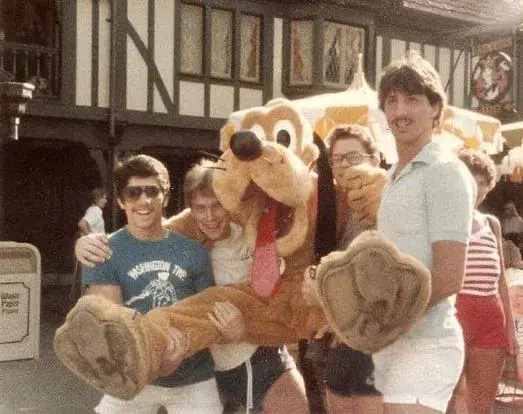 1984 | Students pose with 'Pluto' on Disney Trip