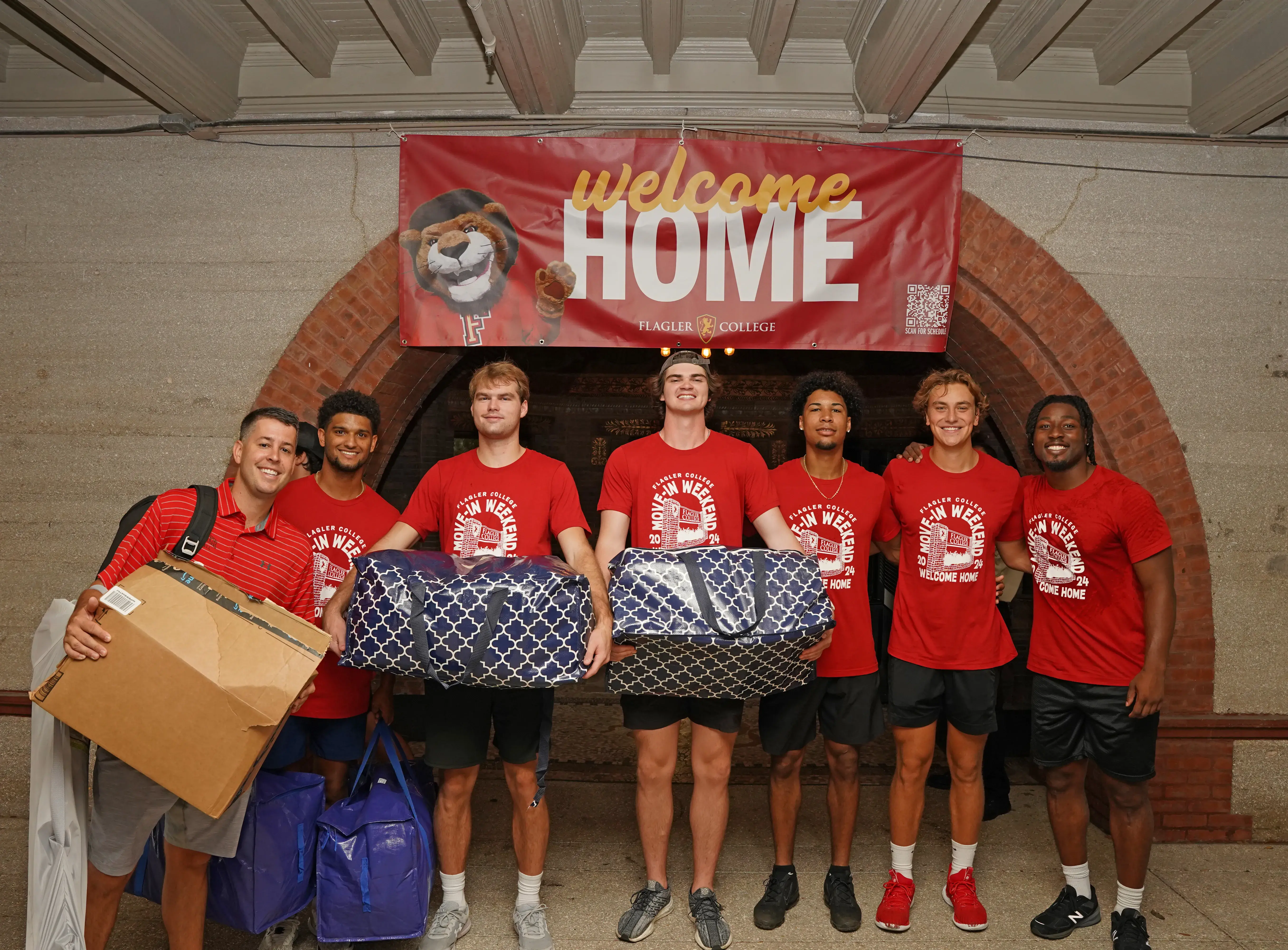 Student athletes volunteer on Move-In day