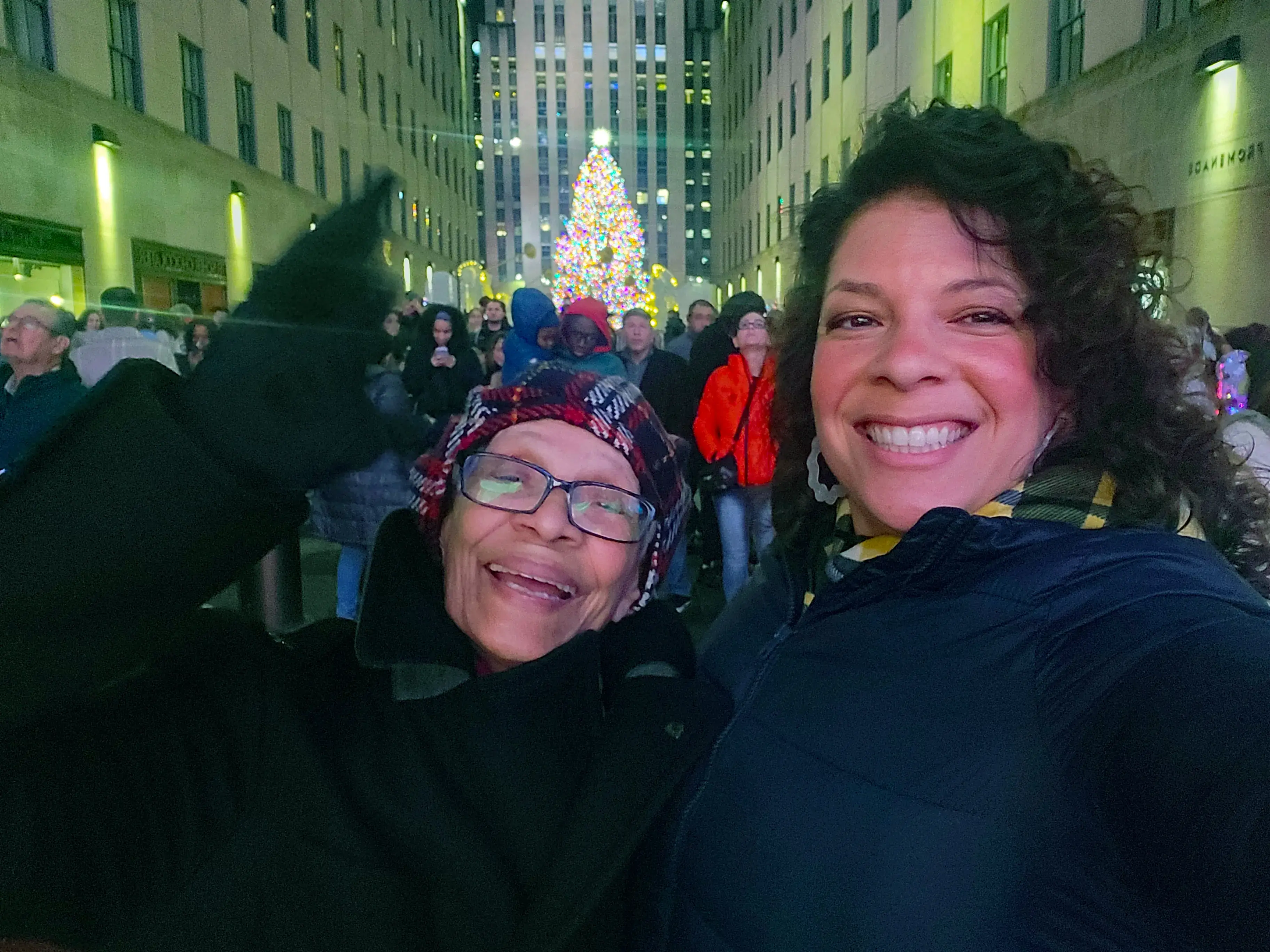 Cassandra and her mom at the Rockefeller X-mas tree