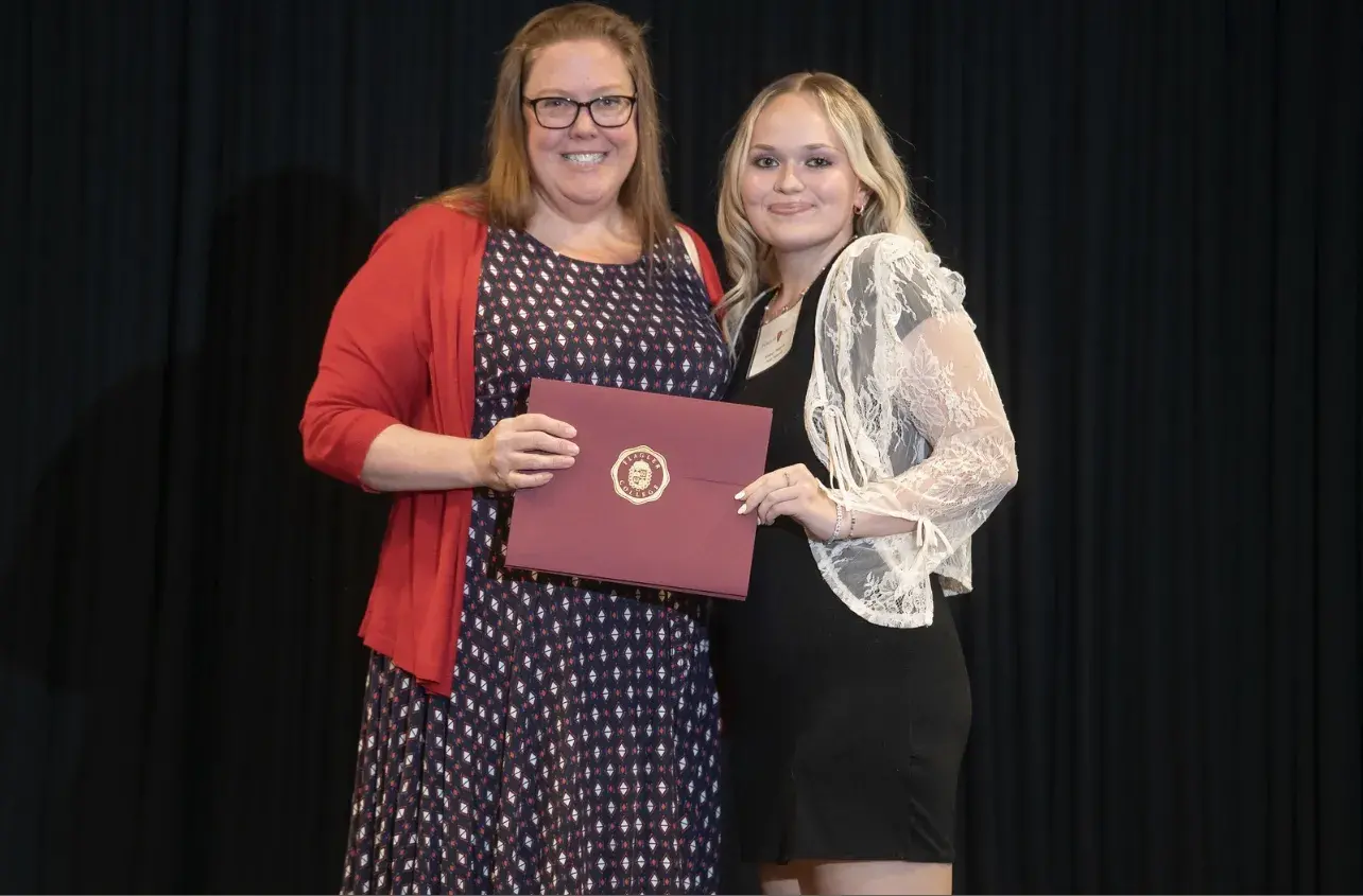 Paige Chapman and Kelsey Hearns with award