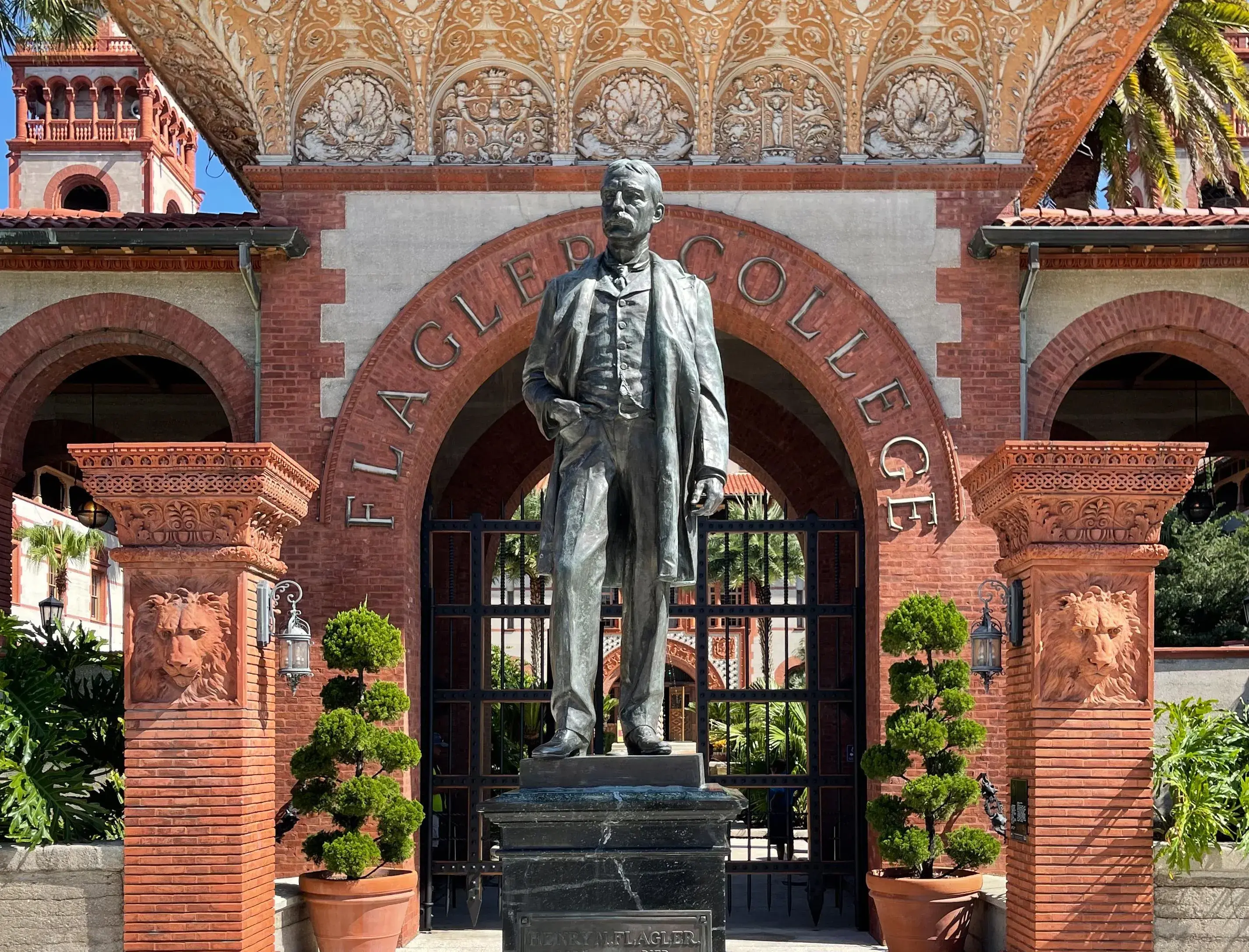 A standard photo of the iconic Henry Flagler statue