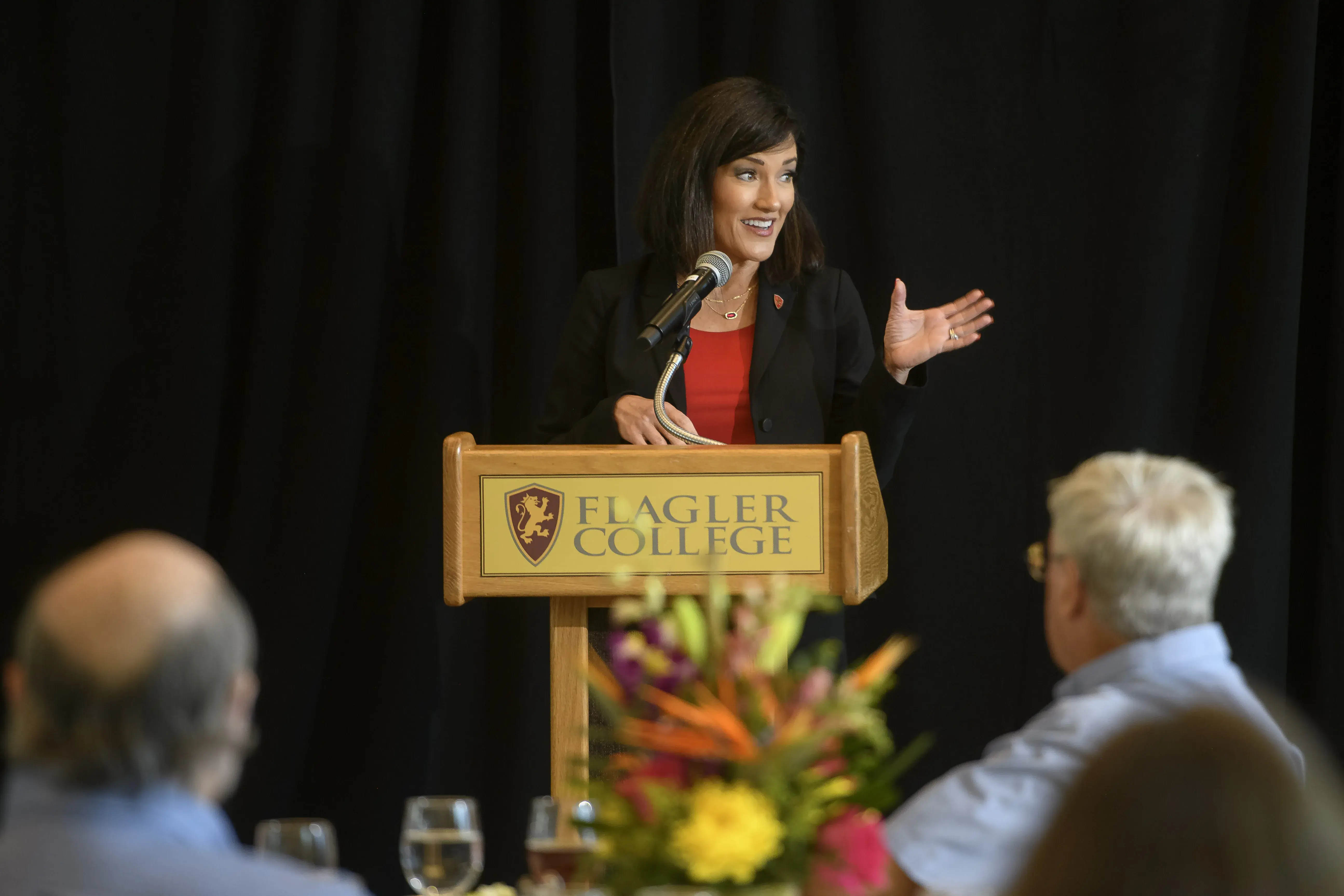 Laura Moody addressing the crowd during her award acceptance speech