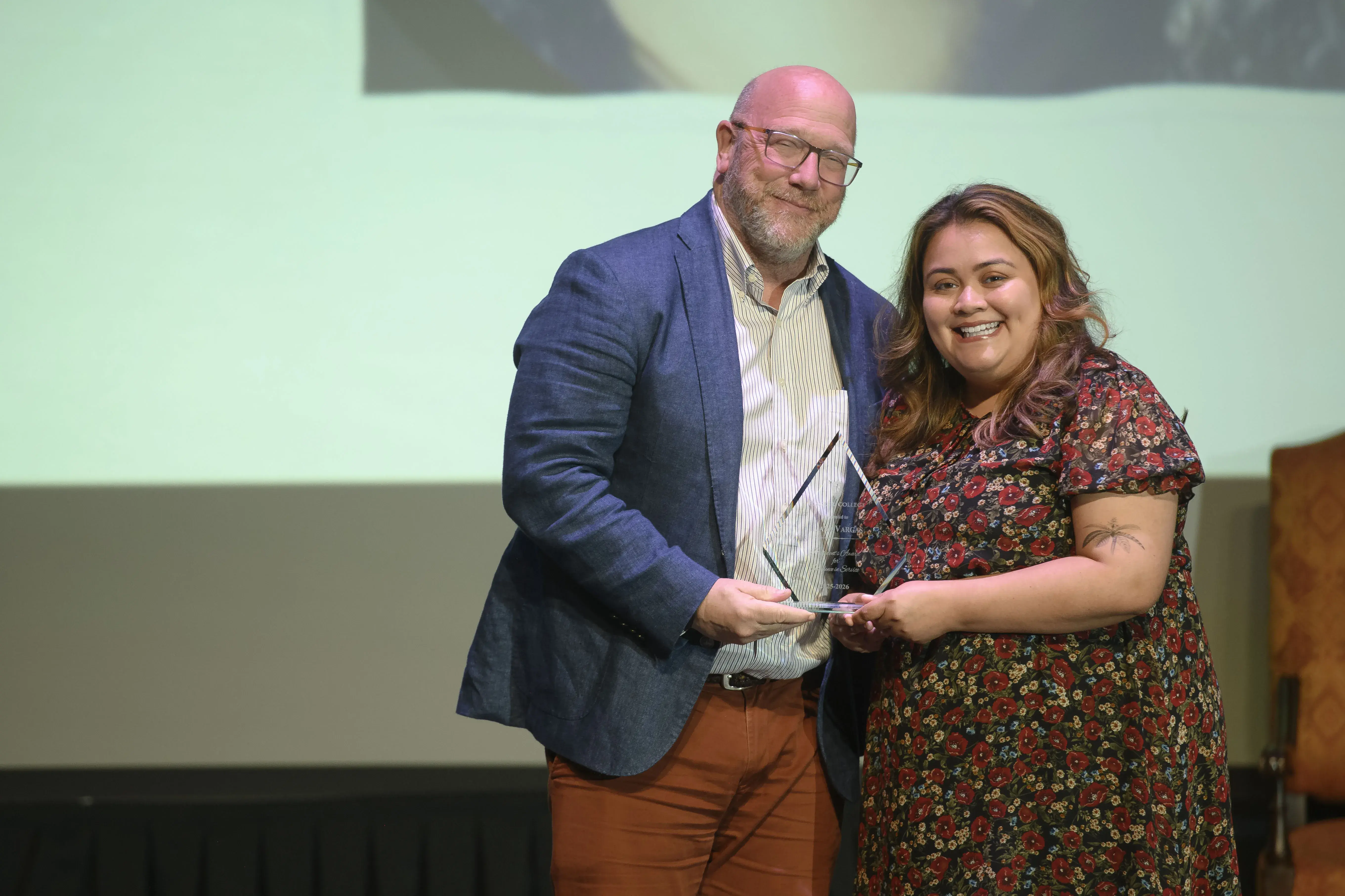 Illiana Vargas receiving her president's award